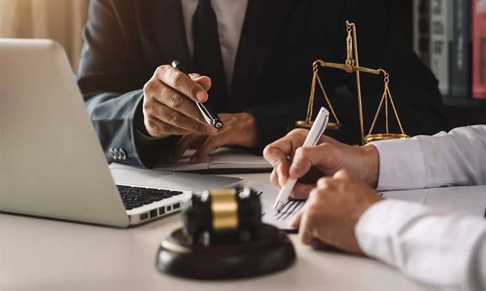 How a Personal Injury Lawyer Calculates Damages in a Negligence Case